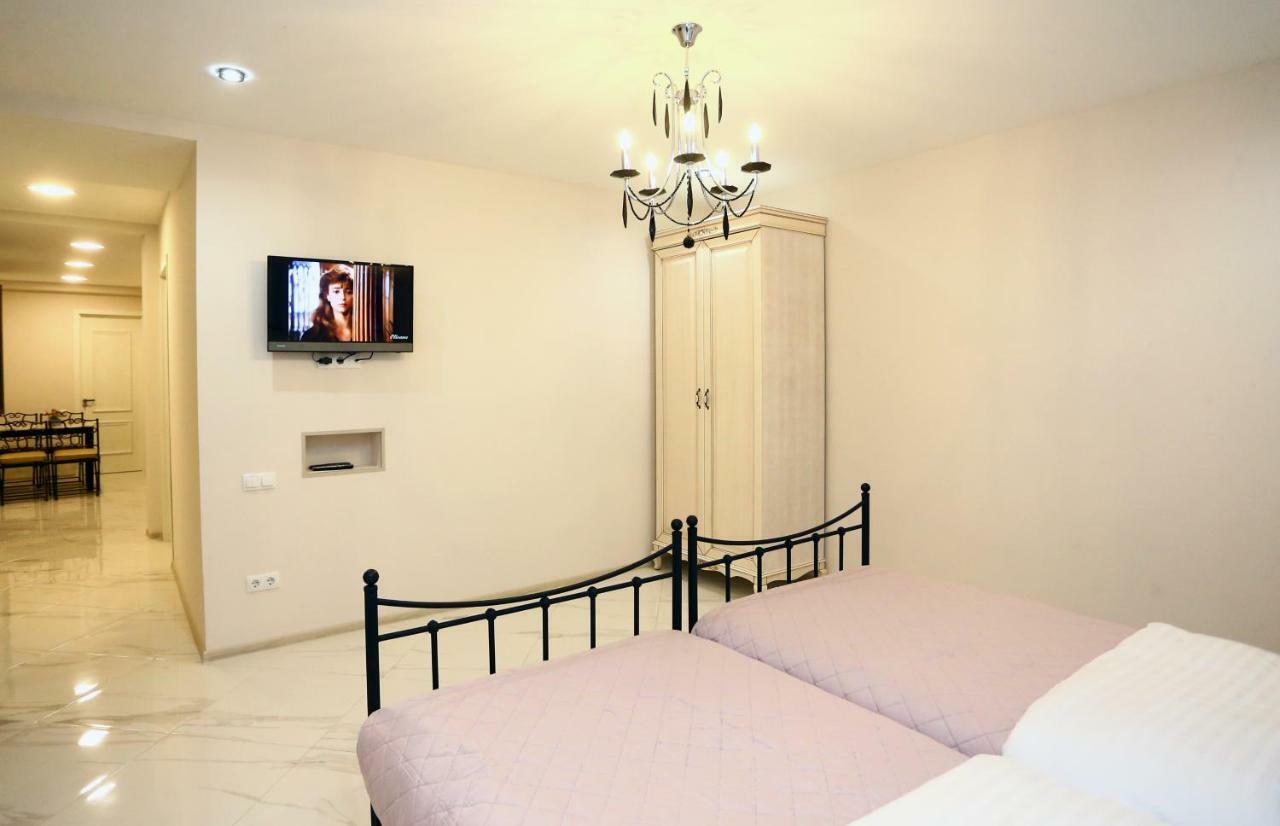 Old Corner Appartement Tbilisi Buitenkant foto